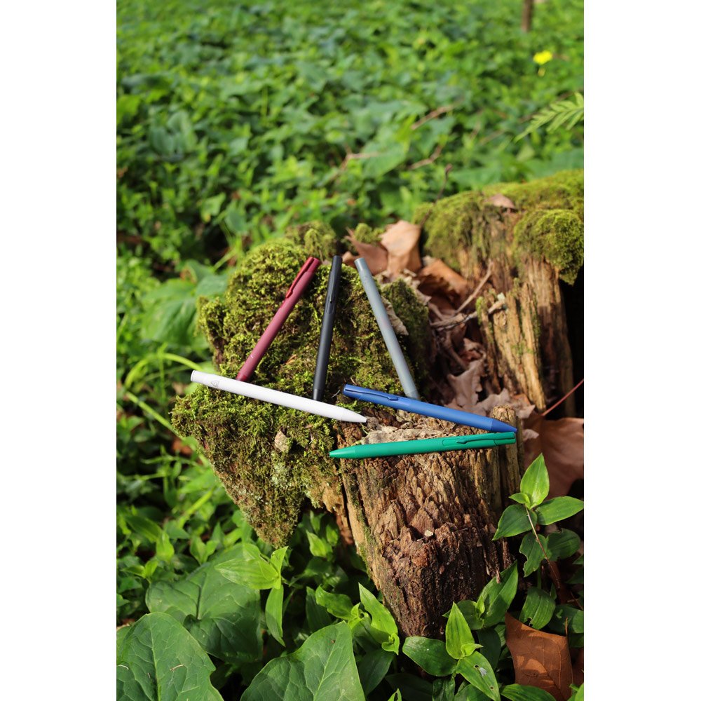 Esferográfica em alumínio 100% reciclado, com acabamento em borracha e escrita em azul - Imagem 3